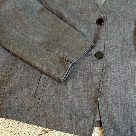 Tahari Arthur Levine gray 2 button blazer jacket - Picture 13 of 14